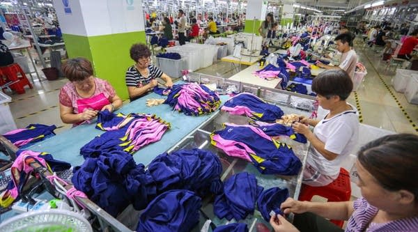 Amid tariff war, China is sending people to the U.S. to talk