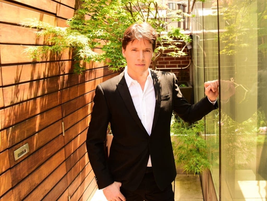 Violinist Joshua Bell
