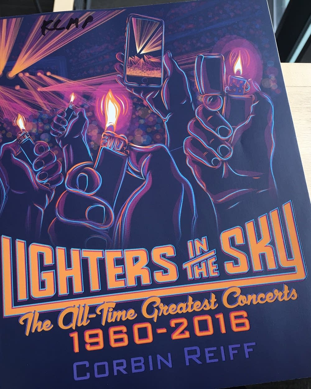 889ca7-20180410-lighters-sky.jpg