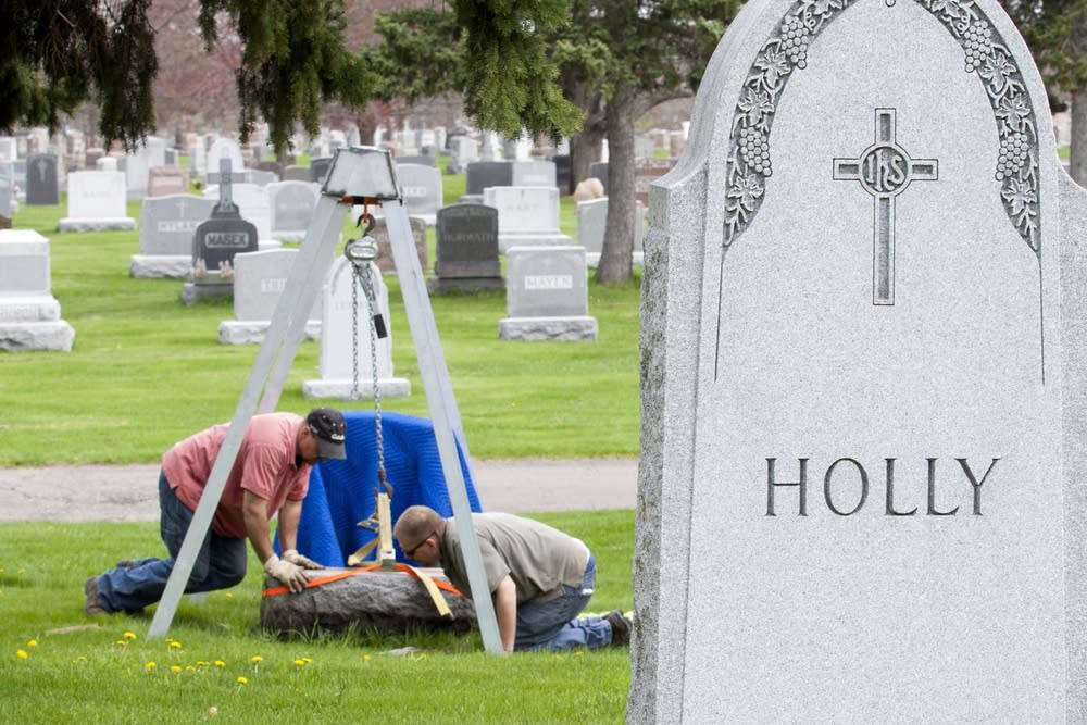 Grave grooming