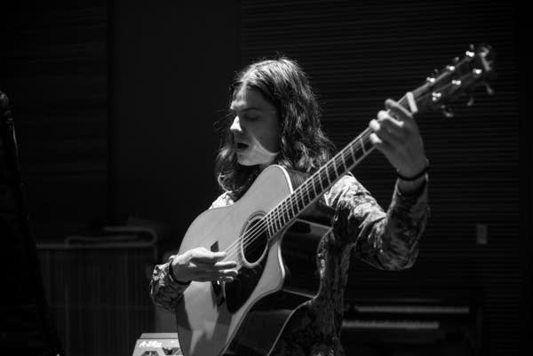 BØRNS in The Current studio