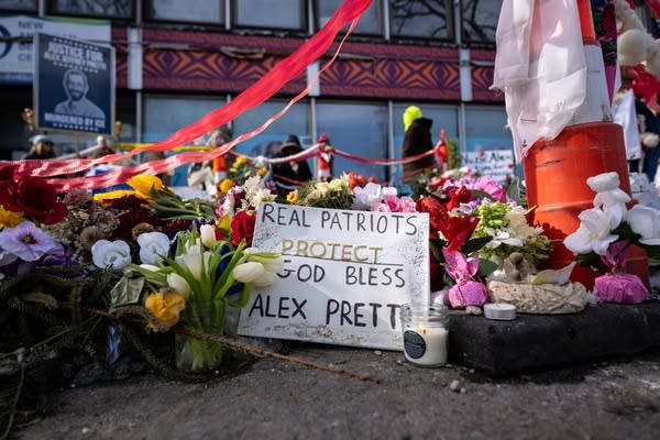 A sign commemorating Alex Pretti