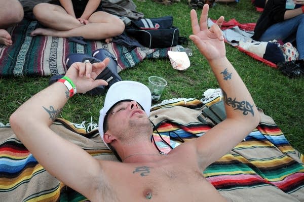 GIFs: Rock the Garden crowd dances to Guided By Voices