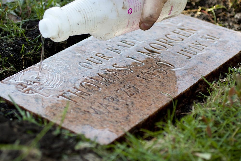 Grave grooming