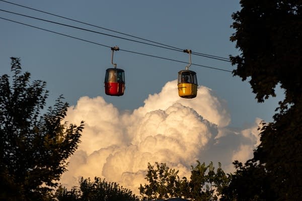 skyride transporting fairgoers 