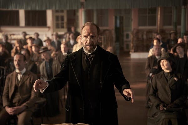 Poster Ralph Fiennes in The Choral 