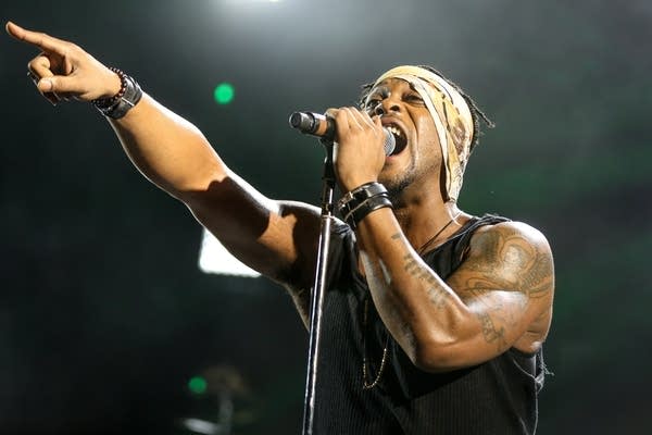 D’Angelo, Grammy-winning R&B singer who became an icon with ‘Untitled (How Does It Feel),’ dies