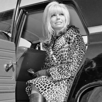 c44c48-20200605-nancy-sinatra.jpg