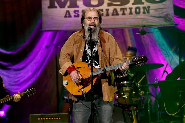 Steve Earle, Dolly Parton, Etta James