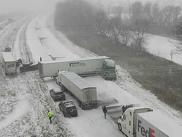 Heavy snow, slippery roads as storm blankets southern Minnesota 