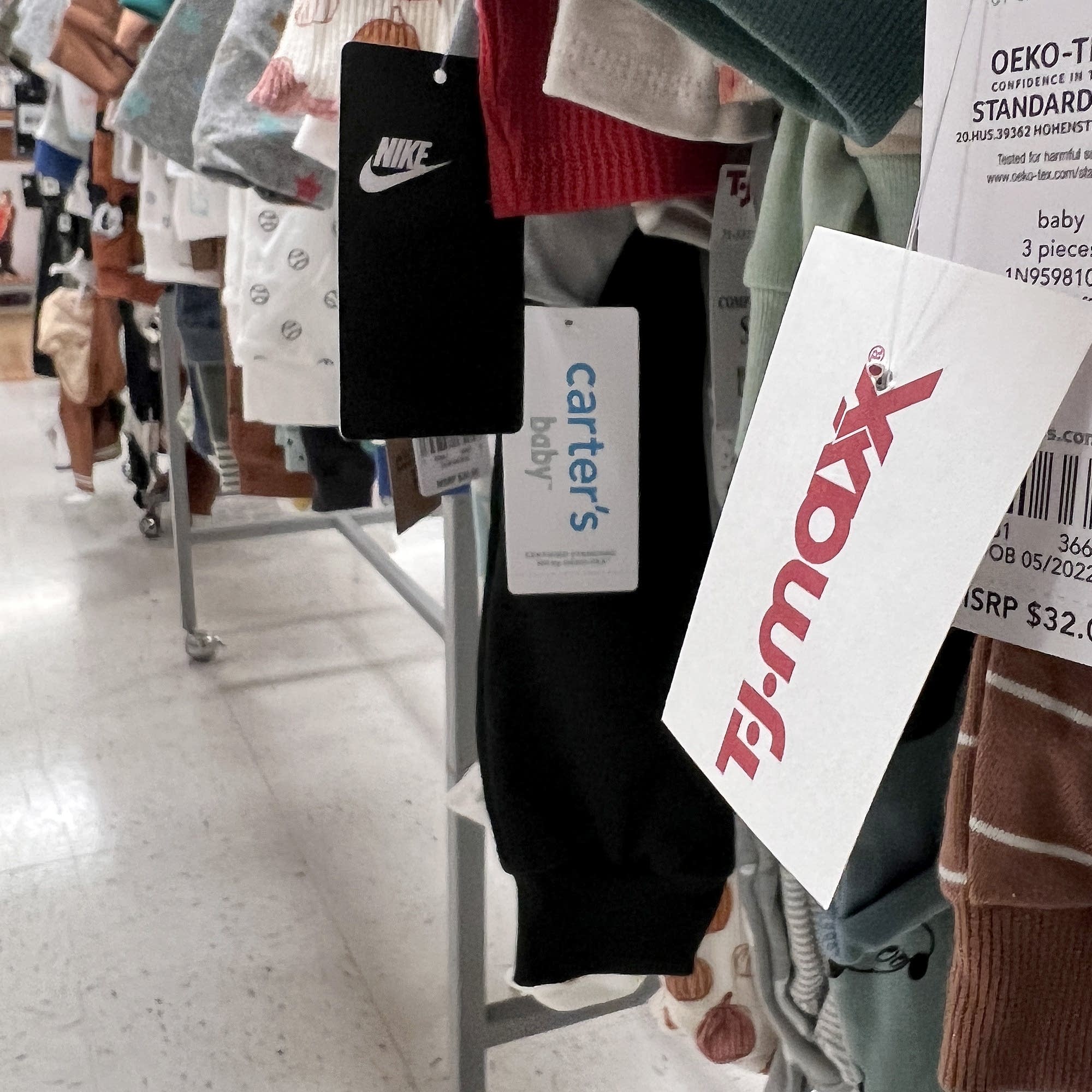 Off-price retailers shine as consumer moods sour