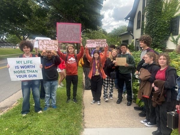 Hundreds of Minnesota students walk out to demand assault weapons ban
