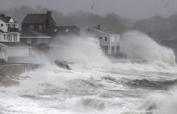Taxpayers protect wealthy homeowners against rising sea